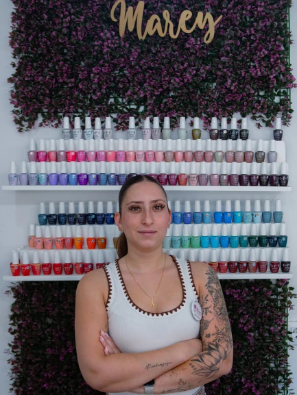 paula farfan especialista en manicura y pedicura